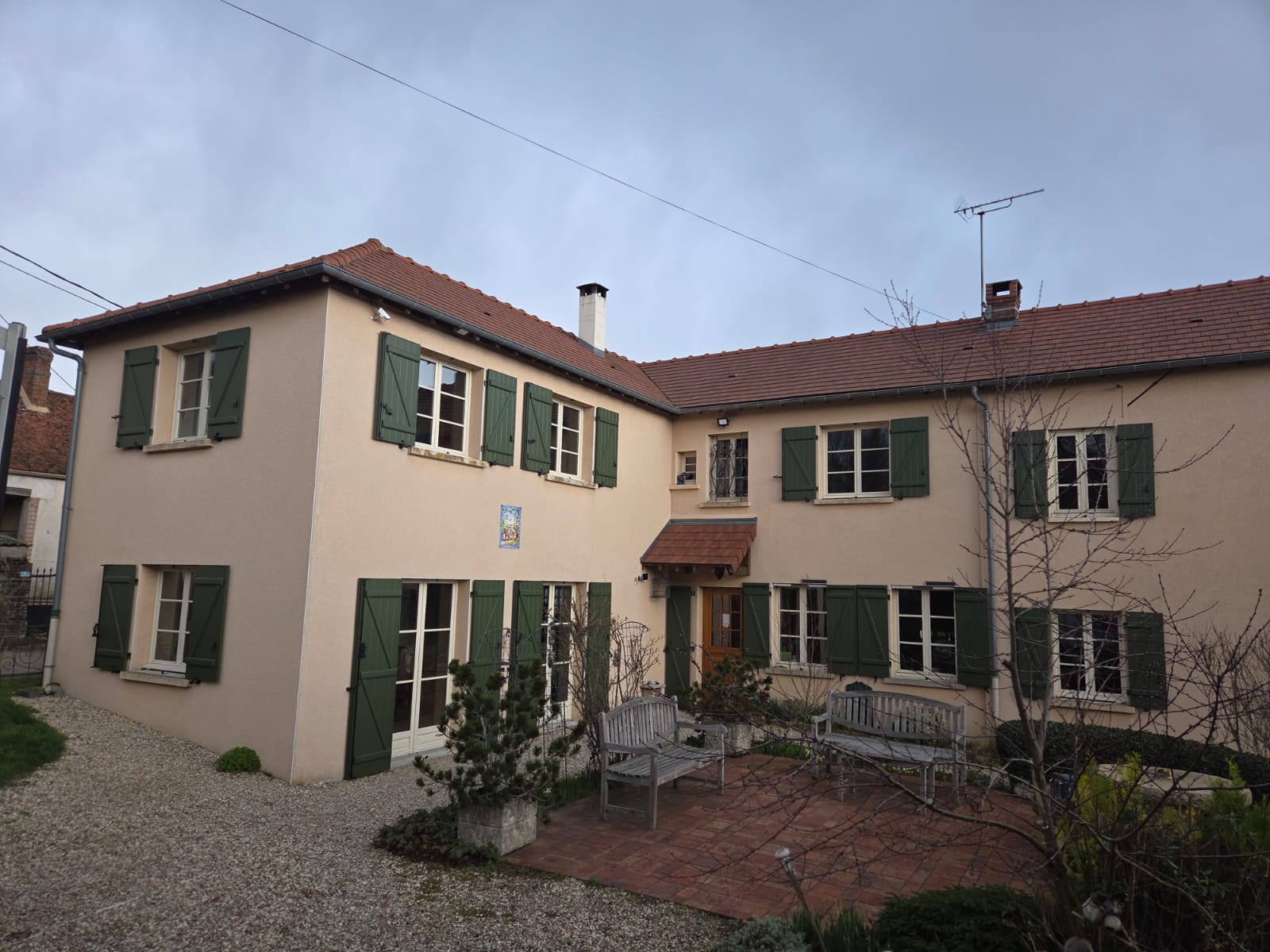 volets battants en alu pour fenêtres, portes fenêtres et porte d'entrée.