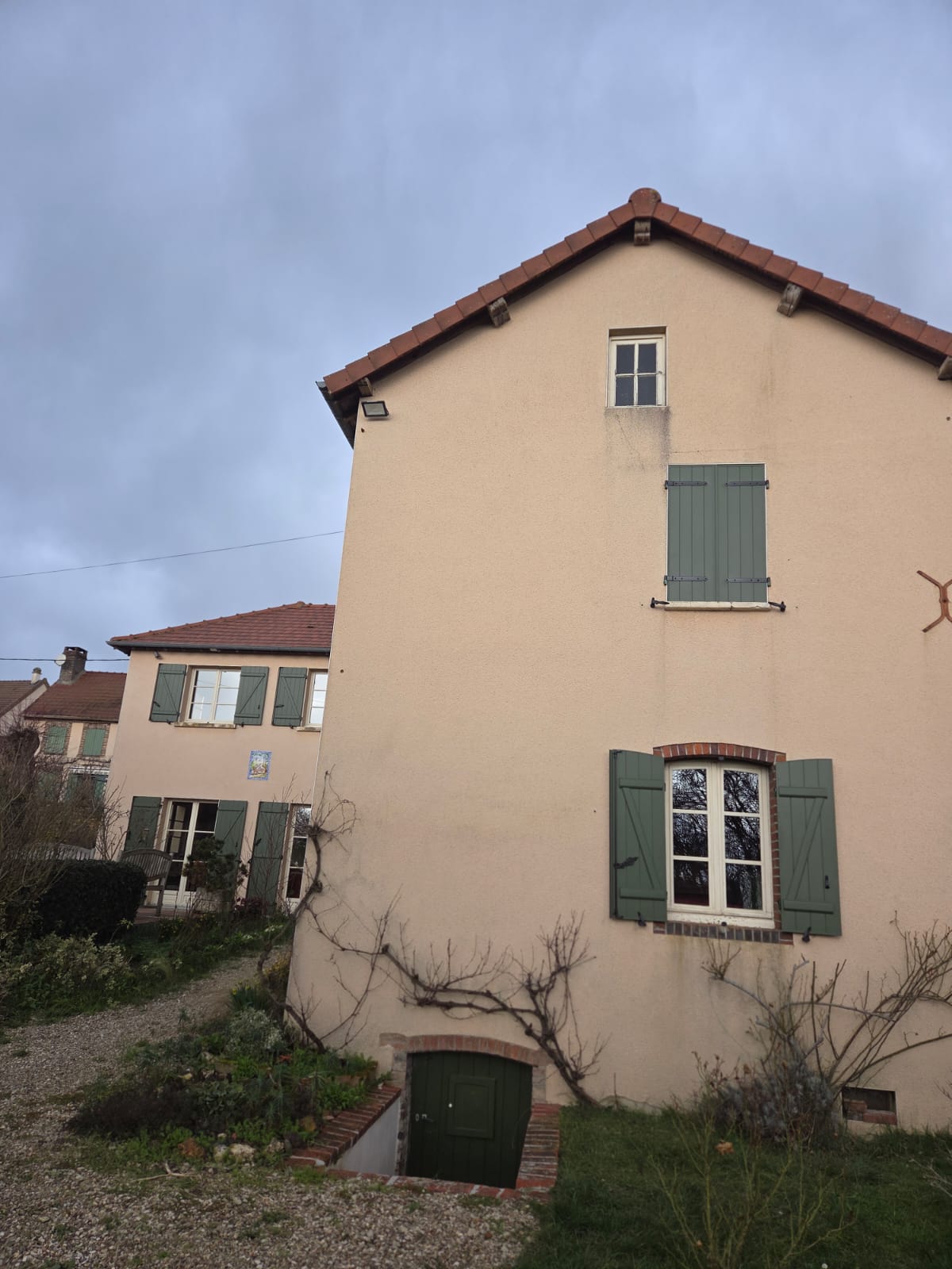 volets battants en alu pour fenêtres, portes fenêtres et porte d'entrée.